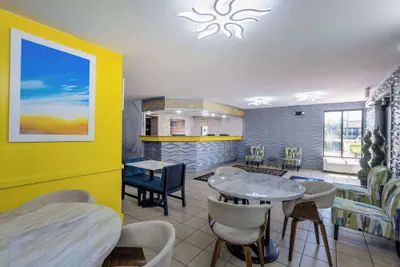 Photo 4 - Days Inn & Suites by Wyndham Fort Bragg/Cross Creek Mall