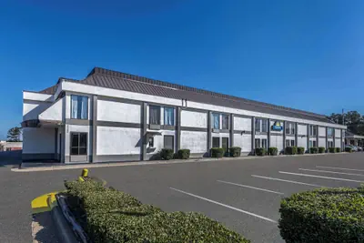 Photo 2 - Days Inn & Suites by Wyndham Fort Bragg/Cross Creek Mall