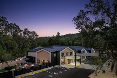 Photo 2 - The Inelle, Oakhurst Yosemite, a Tribute Portfolio Hotel