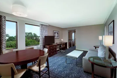 Photo 5 - Sheraton Suites Philadelphia Airport
