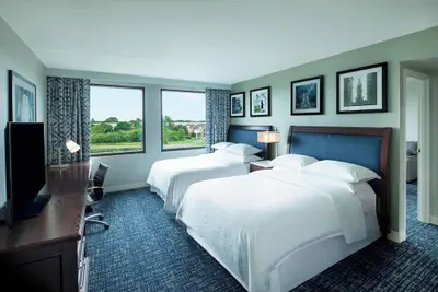 Photo 4 - Sheraton Suites Philadelphia Airport