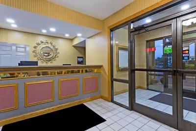 Photo 3 - Super 8 by Wyndham Franklin Hwy 31