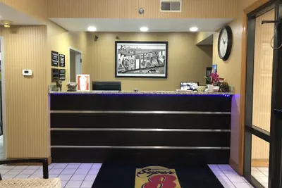Photo 4 - Super 8 by Wyndham Franklin Hwy 31