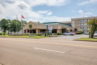 Photo 2 - Gardentree Hotels Memphis East near I 40
