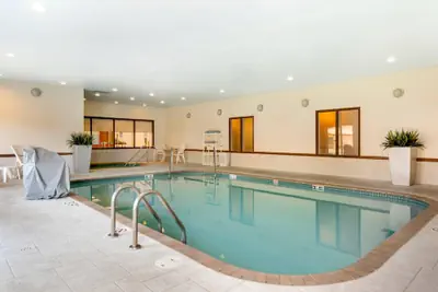 Photo 2 - Comfort Inn & Suites Green Bay Stadium Area