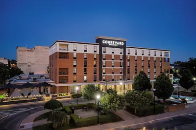 Photo 2 - Courtyard by Marriott Springfield Downtown