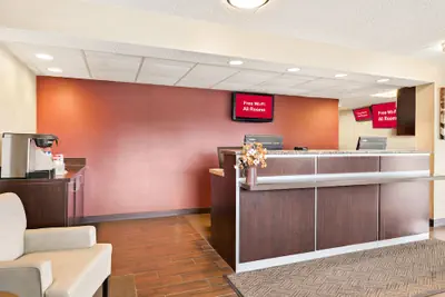 Photo 4 - Red Roof Inn Allentown Airport