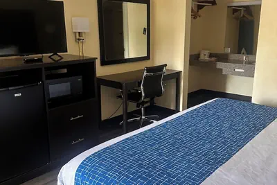 Photo 5 - Travelodge by Wyndham Clarksville