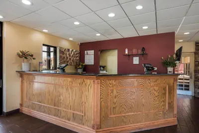 Photo 5 - Red Roof Inn & Suites Newark - University