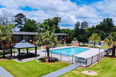 Photo 2 - Howard Johnson by Wyndham Athens