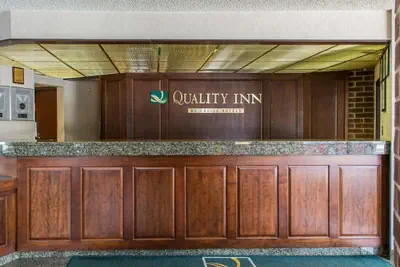 Photo 2 - Quality Inn Schaumburg - Chicago near the Mall