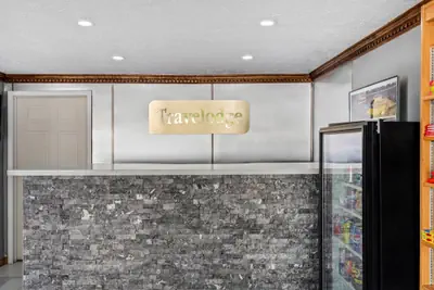 Photo 3 - Travelodge by Wyndham Bloomington