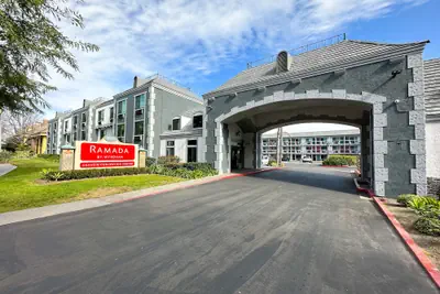 Photo 2 - Ramada by Wyndham Anaheim Convention Center