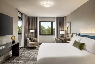 Photo 5 - Crowne Plaza Edison by IHG