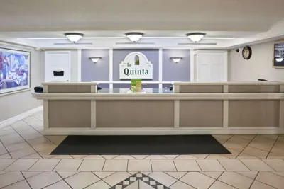 Photo 3 - La Quinta Inn by Wyndham Omaha West