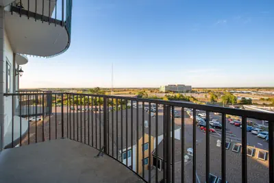 Photo 4 - Orangewood Inn & Suites Kansas City Airport