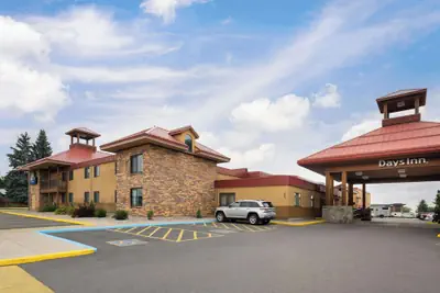 Photo 2 - Days Inn & Suites by Wyndham Bozeman