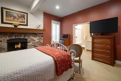 Photo 5 - Best Western Grandma's Feather Bed