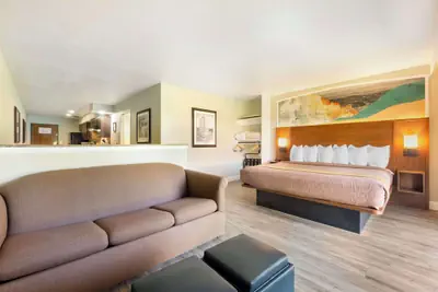 Photo 2 - Best Western Plus Ahtanum Inn