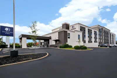 Photo 2 - DoubleTree by Hilton St. Louis Airport