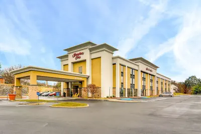 Photo 2 - Hampton Inn Johnson City