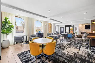 Photo 4 - La Quinta Inn & Suites by Wyndham Santa Cruz