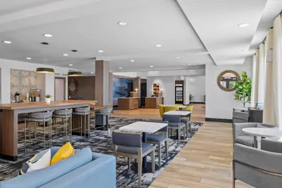 Photo 3 - La Quinta Inn & Suites by Wyndham Santa Cruz