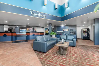 Photo 4 - Travelodge by Wyndham Rapid City
