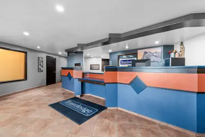 Photo 3 - Travelodge by Wyndham Rapid City