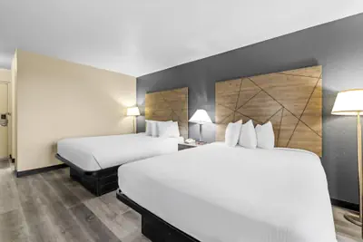 Photo 4 - Travelodge by Wyndham Rapid City