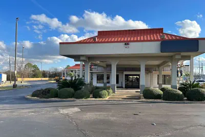 Photo 2 - Motel 6 Montgomery, AL - Eastern Blvd.