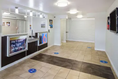 Photo 3 - Motel 6 Baytown, TX - Garth Rd