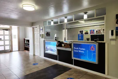 Photo 5 - Motel 6 Baytown, TX - Garth Rd