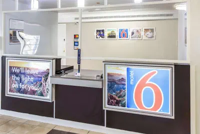 Photo 4 - Motel 6 Baytown, TX - Garth Rd