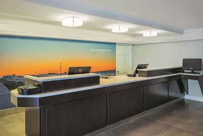 Photo 3 - Wingate by Wyndham Galveston Beachfront at the Seawall
