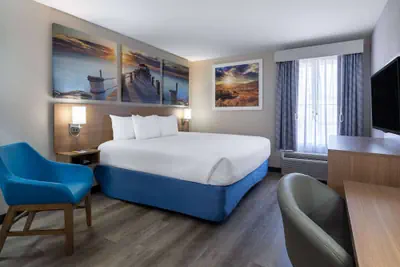 Photo 2 - Days Inn & Suites by Wyndham Commerce