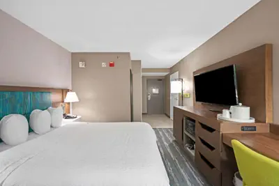 Photo 4 - Hampton Inn Cleveland-Westlake