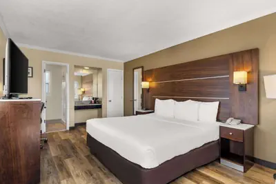 Photo 5 - Comfort Inn San Diego Airport At The Harbor