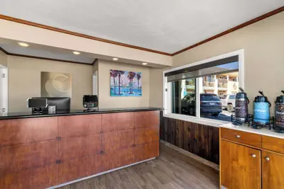 Photo 4 - Comfort Inn San Diego Airport At The Harbor