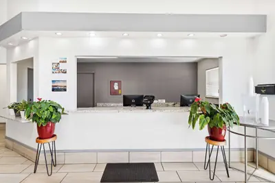 Photo 4 - SureStay Hotel by Best Western Albuquerque Midtown