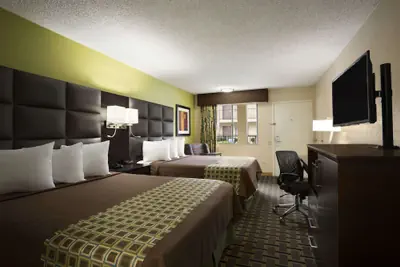 Photo 4 - Days Inn by Wyndham Dallas Irving