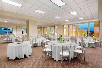 Photo 3 - Sheraton Raleigh Hotel