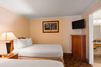 Photo 2 - Sturgis Lodge & Suites, Travelodge by Wyndham