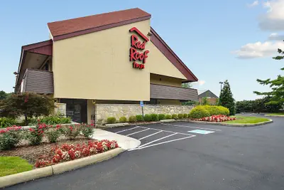 Photo 2 - Red Roof Inn Louisville East - Hurstbourne