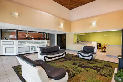 Photo 4 - Rodeway Inn At Fort Lee