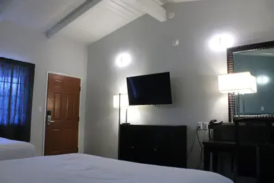 Photo 4 - Sunset Inn