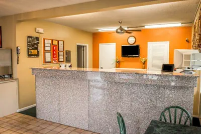 Photo 4 - Econo Lodge Lake City-North