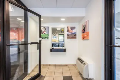 Photo 4 - Motel 6 Birmingham, AL
