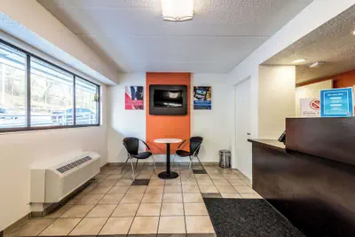Photo 3 - Motel 6 Birmingham, AL