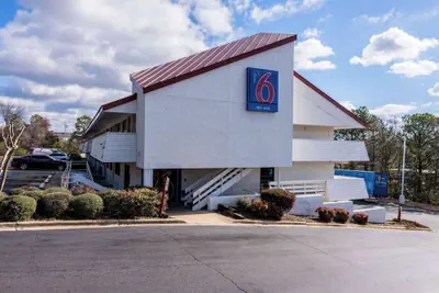 Photo 2 - Motel 6 Birmingham, AL